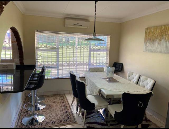 3 BEDROOM HOUSE FOR SALE IN BISLEY